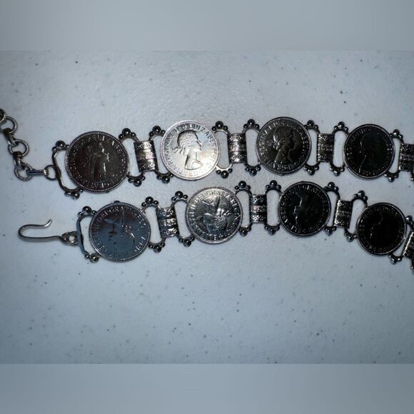 VTG Queen Regina Elizabeth II Georgivs Dei Coin Gold Tone Chain Link Belt EUC - Picture 5 of 11